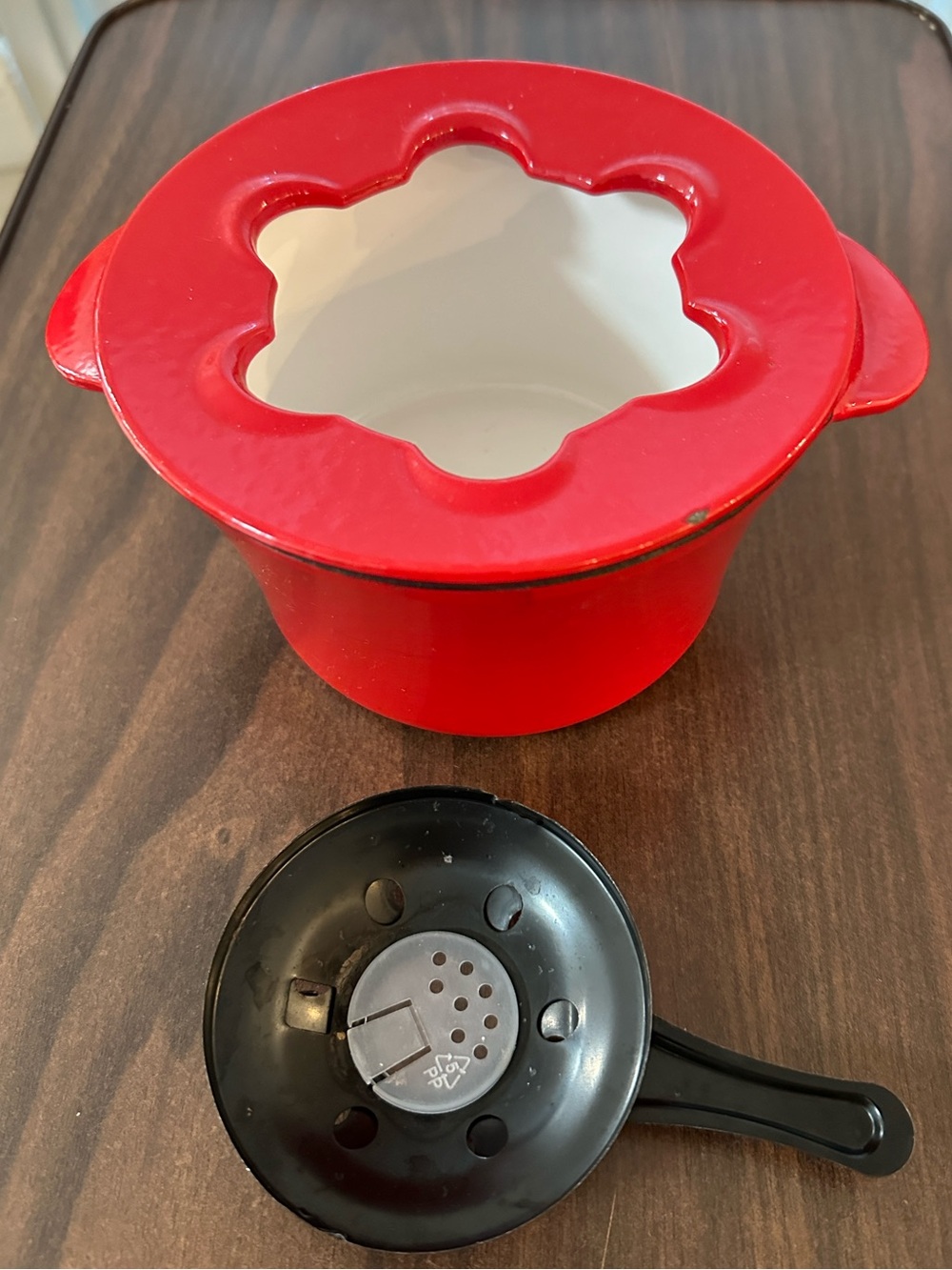 Melting Pot Red Ceramic Cast Iron Ombré Fondue Flower-Top Lid